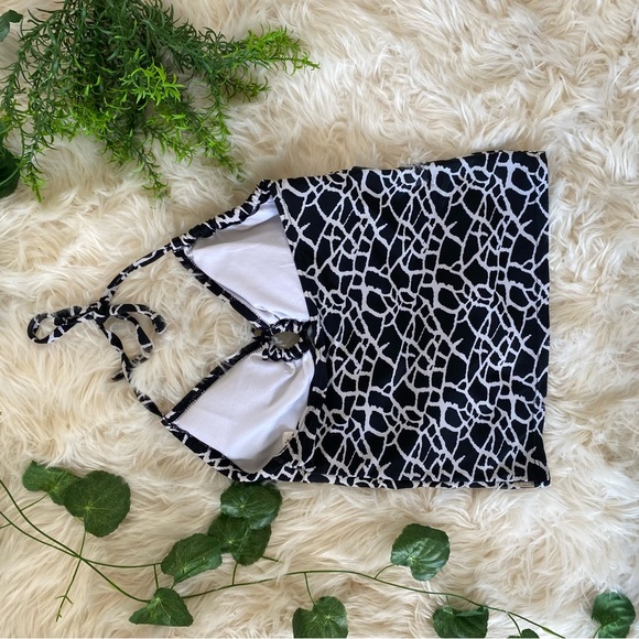 Halter neck Top - Picture 5 of 9